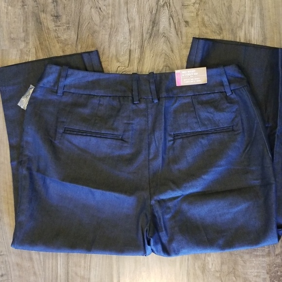 Mossimo Mid Waist Curvy Hip Stretch Capris - Picture 5 of 6